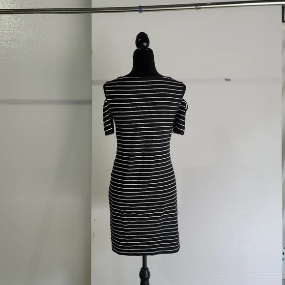 WHITE HOUSE BLACK MARKET WHBM Cold Shoulder Stripe Jersey Knit Shift Dress sz S - Picture 14 of 15